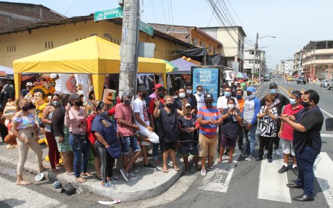 Efectos. Grupos de artesanos han expresado su descontento por la prohibición de quemar monigotes.