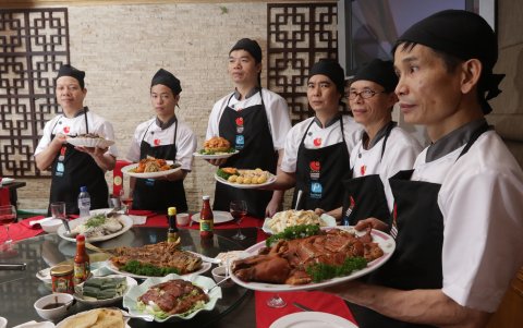 Un grupo de chefs del tradicional restaurante.