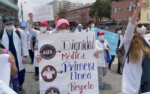 Médicos y posgraditas salieron a marchar en varias ocasiones, por sus sueldos y otros derechos.