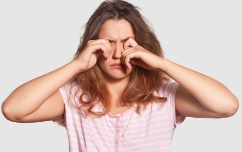 Si tienes algún accidente con la pirotecnia, evita frotarte los ojos.