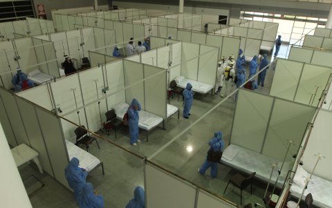 Se levanta un hospital temporal en el Centro de Convenciones, ante el colapso de pacientes en los hospitales.