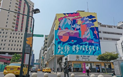 Uno de los murales de la calle Panamá.