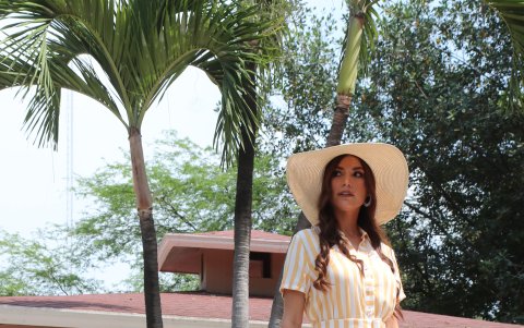 Total look de color amarillo para el día.