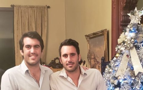 Junto a sus hijos Leonardo, Juan Fernando y Gabriela Dassum González.