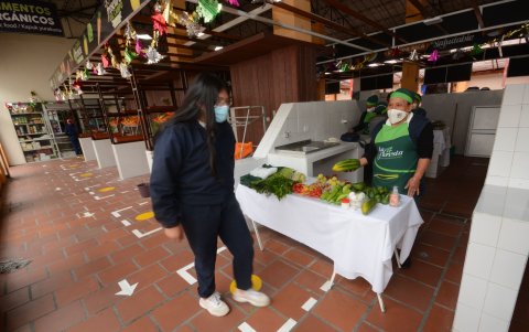 En La Floresta abrió sus puertas el primer mercado agroecológico de la ciudad.