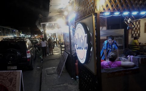 Alternativas. Tanto en la 38, Argentina o Francisco Segura, se levantan los negocios.