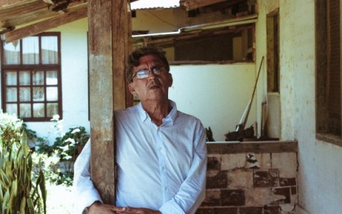 El libro recopila la poesía de Sigüenza desde hace treinta años.