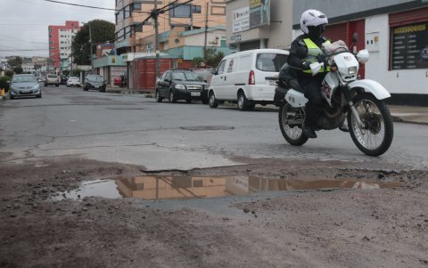 Los moradores piden que se intervengan las vías que están llenas de baches y otros desperfectos.