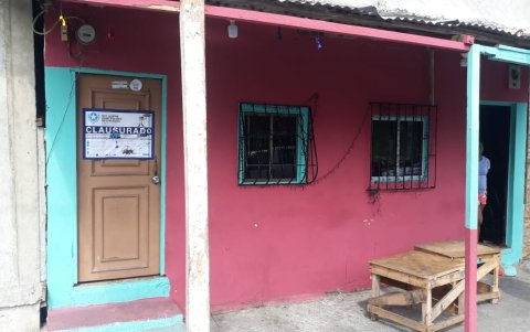 Efecto. Los sellos de clausura no podrán ser retirados de las viviendas.