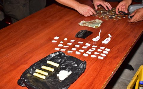 Las dosis de sustancias sujetas a fiscalización que se encontraron en una tienda del recinto Loma Pelada del cantón Daule.