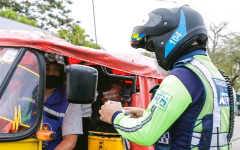 Resultado. Doce citaciones y una moto retenida dejó como saldo el operativo.