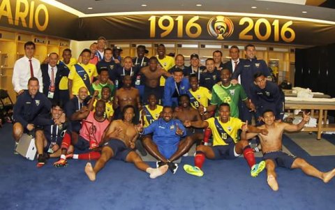 Arce trabajó en la selección ecuatoriana, junto a Gustavo Quinteros.