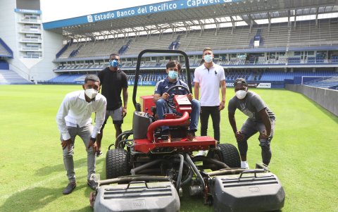 Silvano Estacio (delantero), Édgar Lastre (lateral-volante), Bolívar Vera, director de las divisiones formativas de Emelec, Davor Montiel (zaguero cerntral) y  Jefferson Vernaza (centrodelantero). .