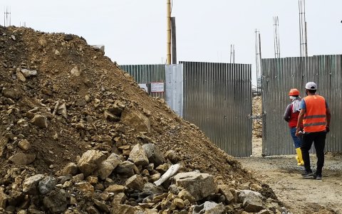 Almacenes TÍA se levanta cerca de Puerto Azul.