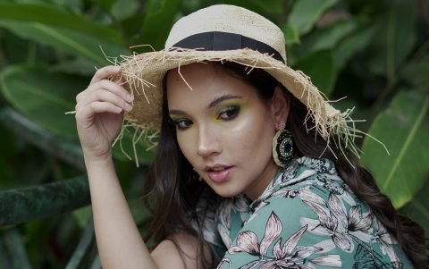 Los colores vibrantes combinan perfecto para un día de playa o una salida en la ciudad