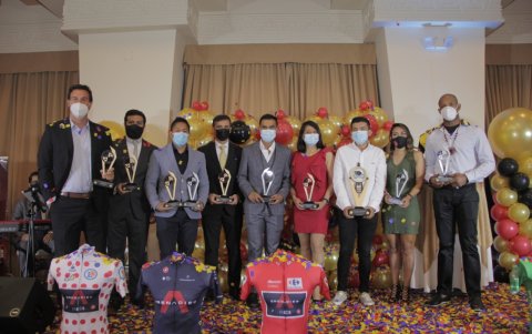 Los galardonados en la gala realizada por la Asociación de Periodistas Deportivos de Pichincha.
