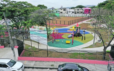 Hecho. Hay vecindarios que sí quieren sus parques abiertos; otros se inclinan por el cierre por temas de robo de piezas.