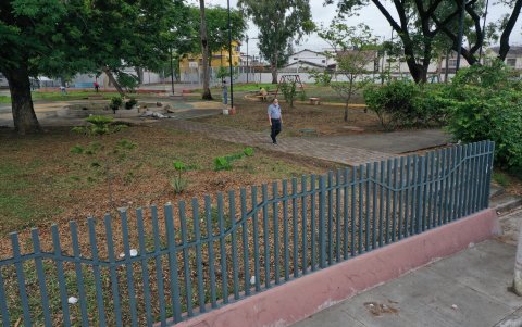 Escenario. Los parques de la ciudad con barreras.
