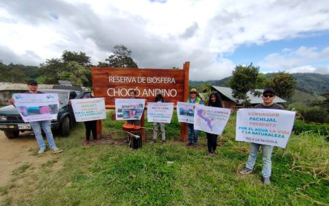 En Pacto, los residentes protestan desde mediados de diciembre.
