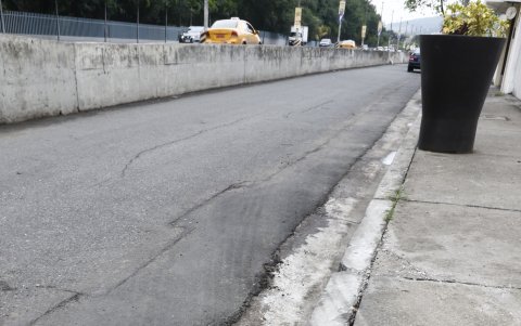 Las tapas de las alcantarillas y los tubos de los cerramientos son sustraídos en la ciudadela Ferroviaria.
