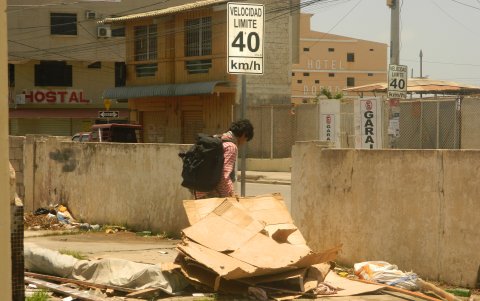 Seguridad. Algunas viviendas de la zona permanecen en el estado que se observa en la foto. Los sitios son ocupados por indigentes y consumidores de alcohol y drogas.