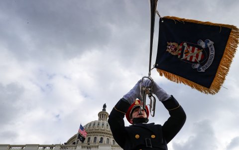 Inicia la ceremonia en el Capitolio.