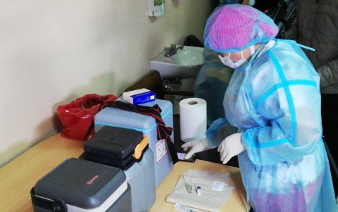 Vacunación. En el hospital Militar de Quito también se aplicarán las vacunas al personal médico en la primera fase.