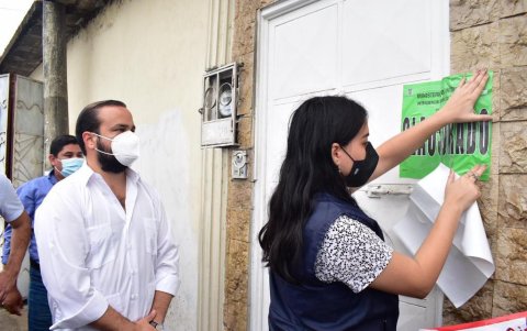 El gobernador de Guayas, Luis Chonillo, junto al Municipio de Guayaquil clausuran un prostíbulo clandestino en el norte de Guayaquil.