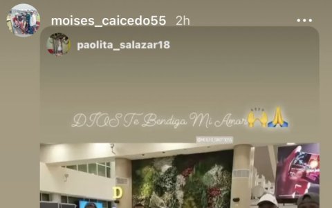 La familia de Moisés Caicedo estuvo en el aeropuerto para desearle suerte en la nueva etapa de su carrera deportiva