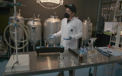 El reposado, hecho a base del chaguarmishque, se destila y procesa en las instalaciones de Casa Agave.