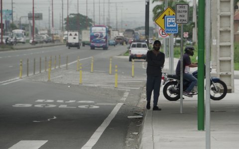 Motocicletas. Los moradores se inquietan cuando ven que una moto se mete en una vereda, porque lo suelen hacer los delincuentes para robarles, según denuncian.