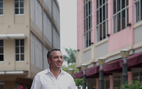 Guillermo sostiene que el país requiere de una juventud con valores y principios.