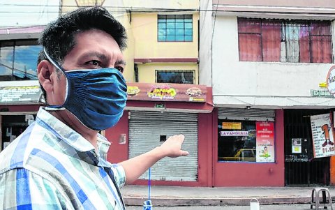 Vecinos como Víctor Chiguano arreglaron los daños superficiales de sus casas, pero no las estructurales.