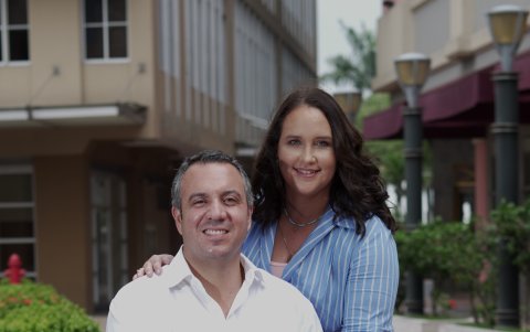 Guillermo junto a su esposa Edith, con quien ha procreado tres hijos