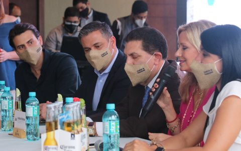 Encuentro. Los representantes del sector turístico, hotelero y empresa privada durante la presentación.