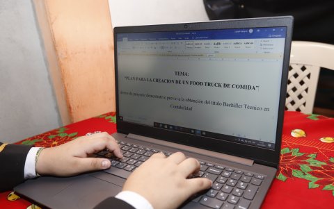 El proyecto de grado lo deberán presentar en digital y en papel la segunda semana de febrero..