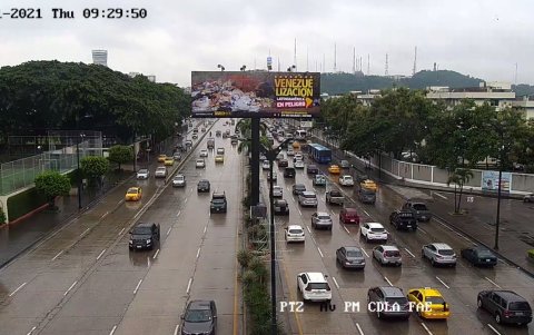 Panorama. En la avenida Pedro Menéndez hubo una lenta circulación vehicular pasadas las 9:00.
