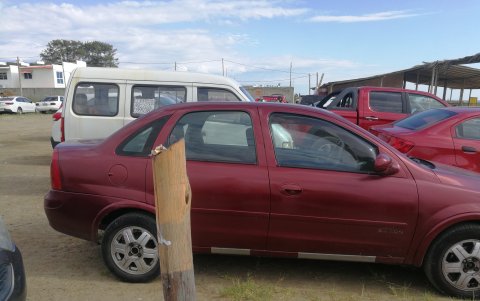 El turista, como se ve en la imagen, se ve limitado a caminar por la extensa sábana de arena.