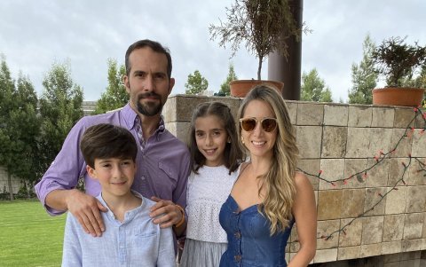 Con su esposa Lorena y sus hijos José María y Bárbara
