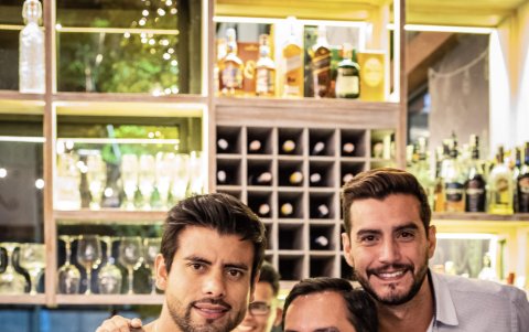 Daniel (centro) destaca lo buen compañero y profesional que fue Efraín.