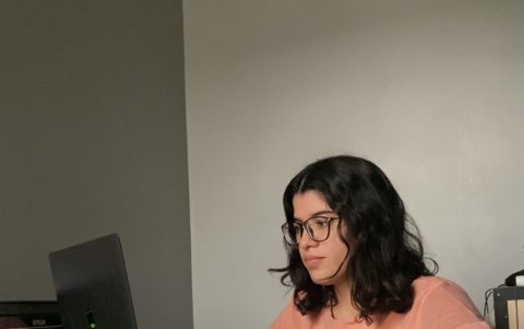 Mariana Hidalgo, alumna de la Universidad Casa Grande, también debió realizar sus prácticas preprofesionales en su hogar.