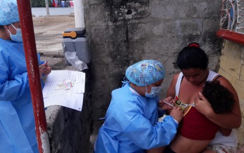 Andrea Paredes, estudiante de Enfermería de la Universidad Estatal de Milagro, realizó su internado en el hospital público Abel Gilbert.