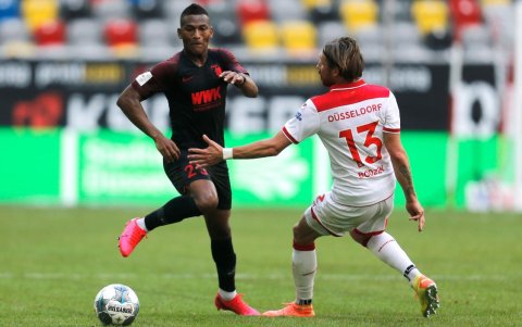 Carlos Gruezo, volante del Augsburgo, fue uno de los elementos más regulares de su equipo en casi 4 años.