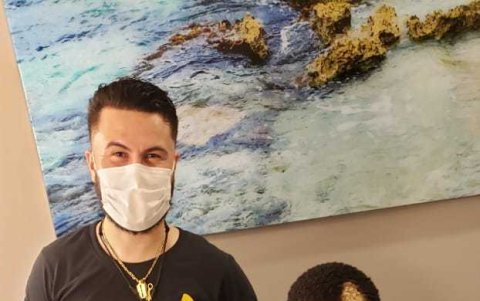 La Máquina Quinteros (d), uno de los clientes de Carlos Monroy.