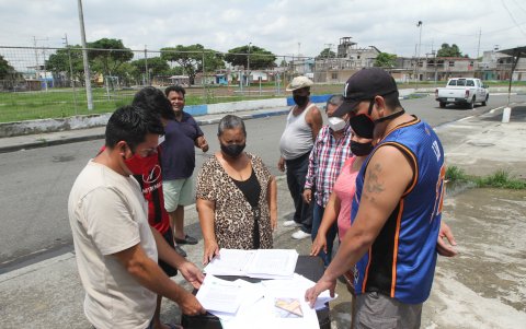 Comunidad. Los residentes de al menos diez cooperativas rechazan que se ejecute la obra. Ellos han enviado oficios al Municipio para que cambie su intención de realizarla.