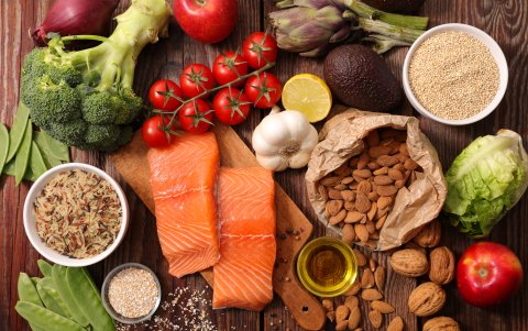 Dieta saludable de frutas, vegetales y pescado.