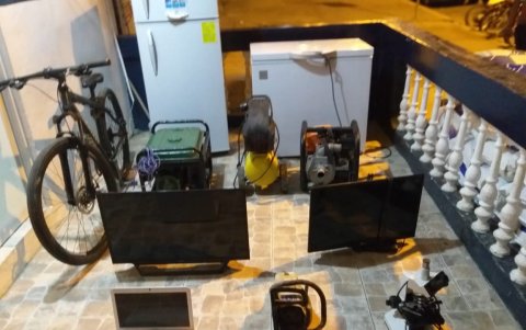 Hecho. Entre los indicios figuran electrodomésticos.