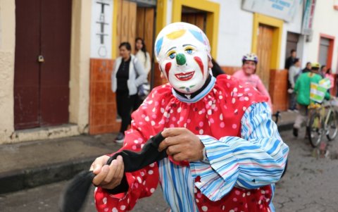 Personajes. Los payasos participaron en el primer foro sobre el Baile de los Inocentes.