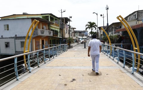 La falta de luminarias afecta a todo el sector, puesto que estas alumbraban de forma directa a las viviendas aledañas. Salir pasadas las 19:00 no es la opción más segura.
