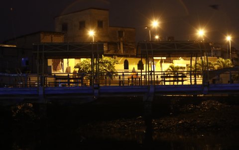 Ese es el estado en el que permanece este tramo del Parque Lineal, cada noche.